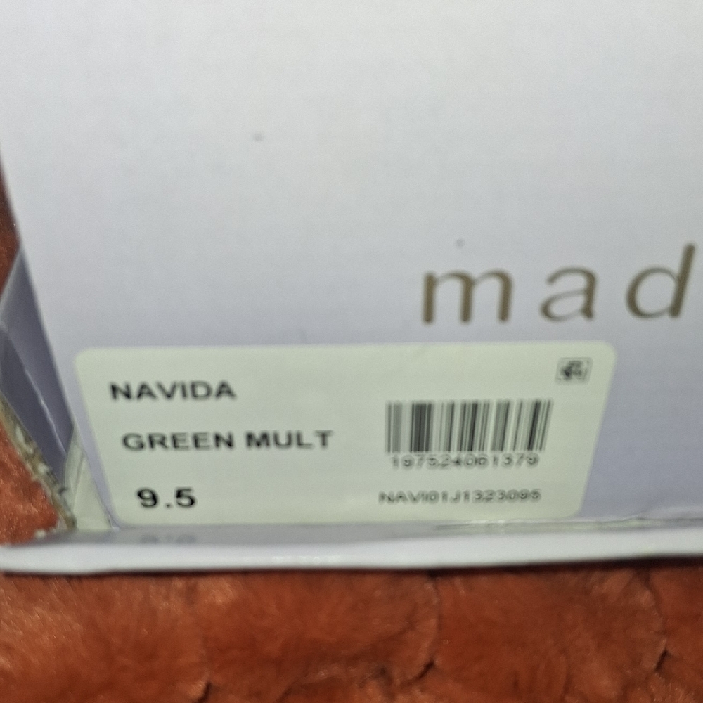 Madden Girl Green and White Sneakers. 9.5 - Picture 8 of 8